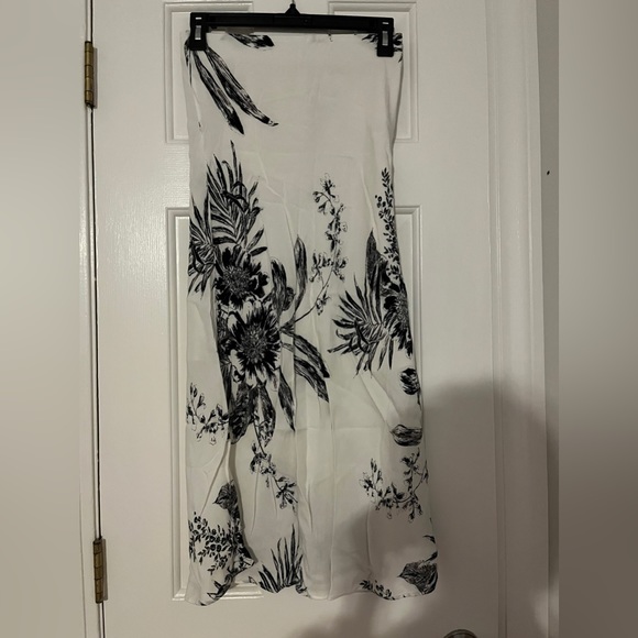 Leith | White Floral Midi Skirt - Picture 3 of 3